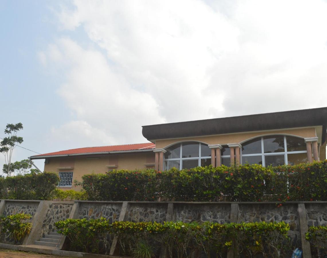 Villa Les 3 Oisillons Kribi Bagian luar foto